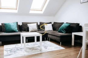Save Big - Monthly Stays - Spacious 6 BED Home - Free Parking
